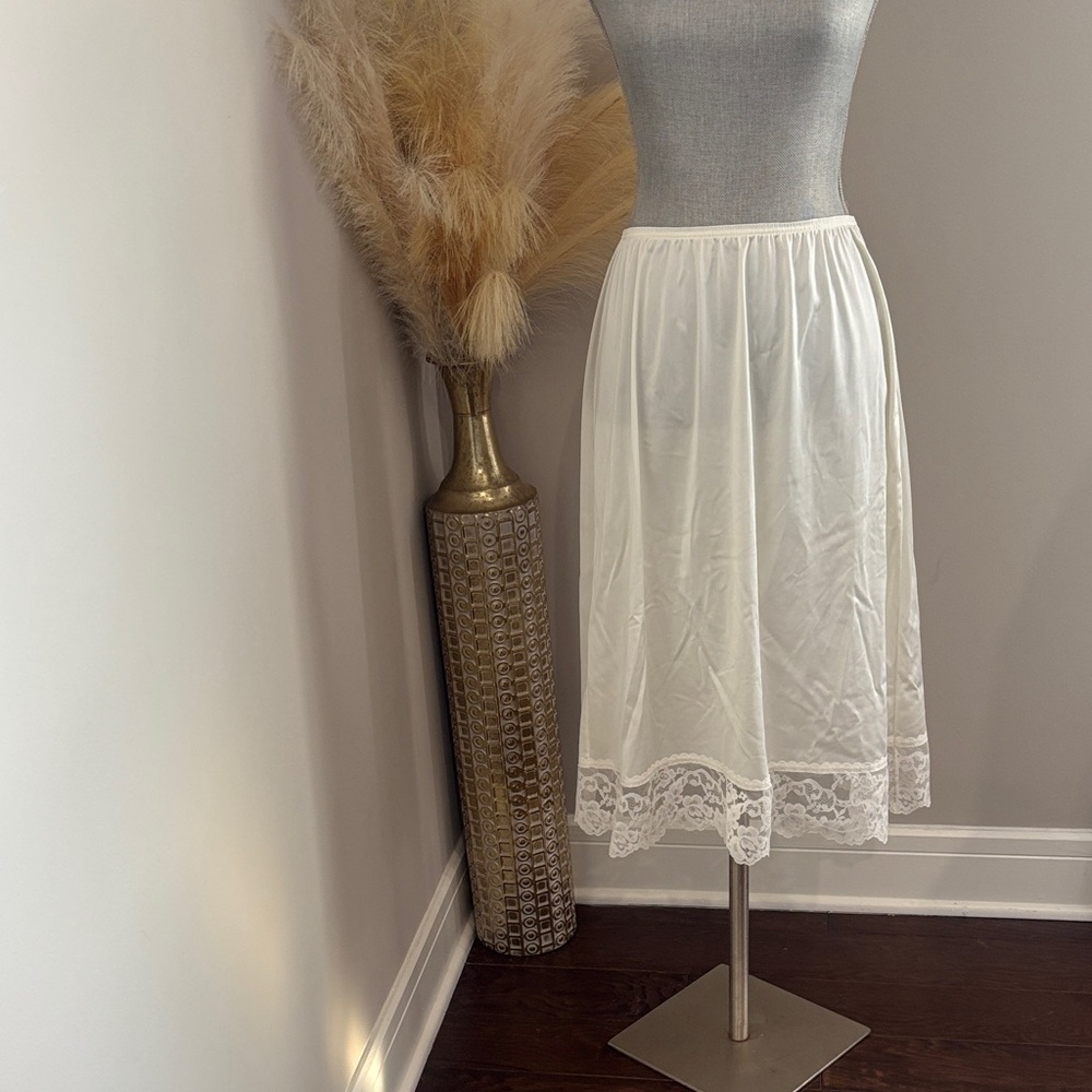 Vassarette half slip Elegant Ivory Lace Trim Slip Skirt size XL